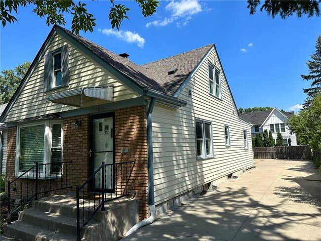 Building Photo - 6033 Wooddale Ave