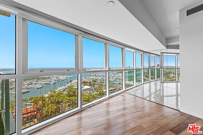 Foto del edificio - 13600 Marina Pointe Dr