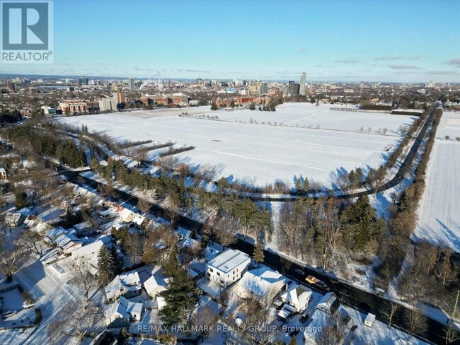 Photo du bâtiment - 958 Fisher Ave