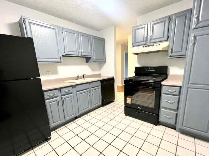 Primary Photo - 2201 S Highland Ave