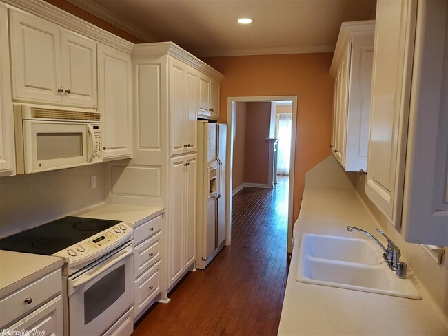 Building Photo - 68 Reservoir Heights Dr