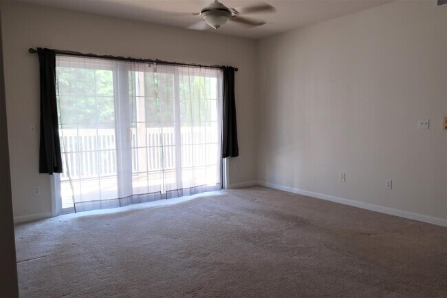 Foto del edificio - 202 Cherry Ln Dr
