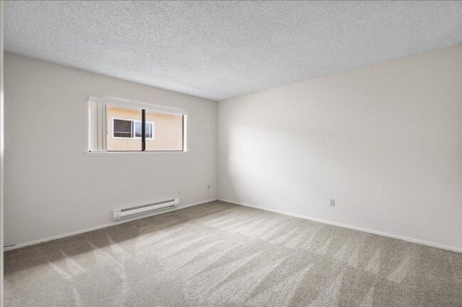 Building Photo - 2228 Lincoln Ave