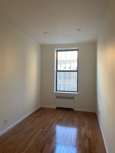 Building Photo - 215 2nd Ave