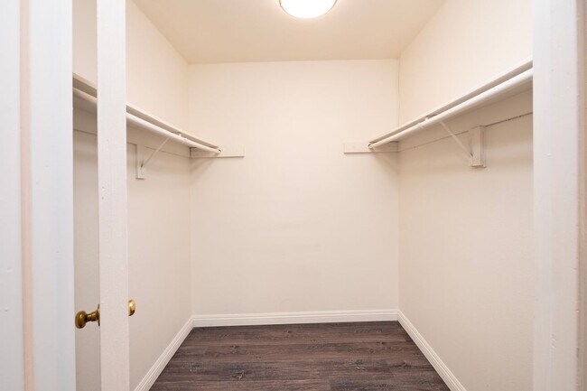 Foto del edificio - 328 W 7th St
