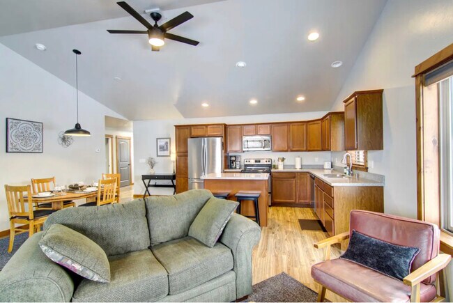 Vivienda cómoda de un solo nivel y familiar con Pack'n Play para niños. - 91 E Rosebud Ave