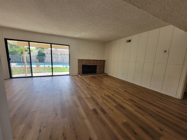 Foto del edificio - 13550 Leadwell St