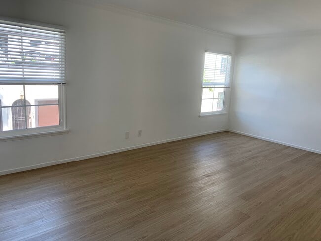 Building Photo - 1325 N Fairfax Ave