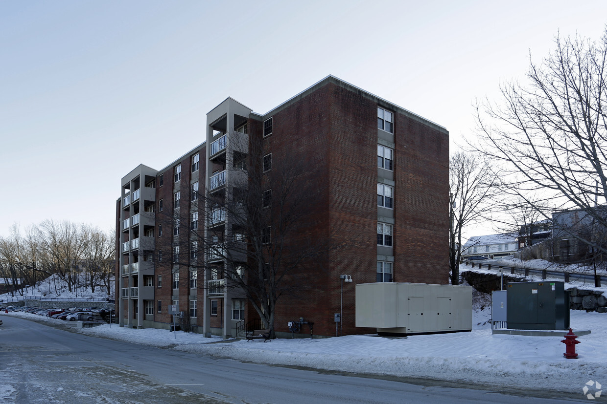 Building Photo - Central Towers