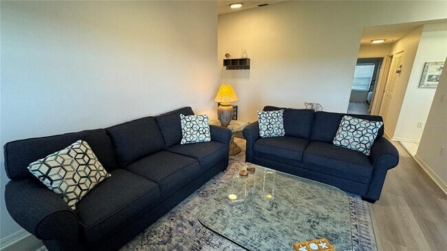 Foto del edificio - 3607 E Bay Dr