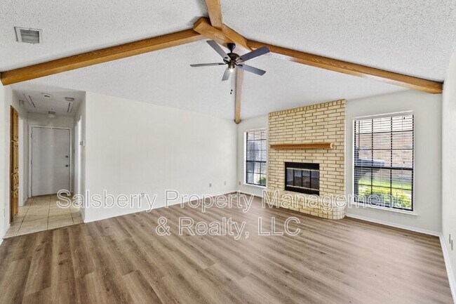 Building Photo - 2209 St Vincent Ct