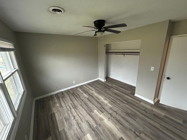 Foto del edificio - 2709-2711 North Kaster Court