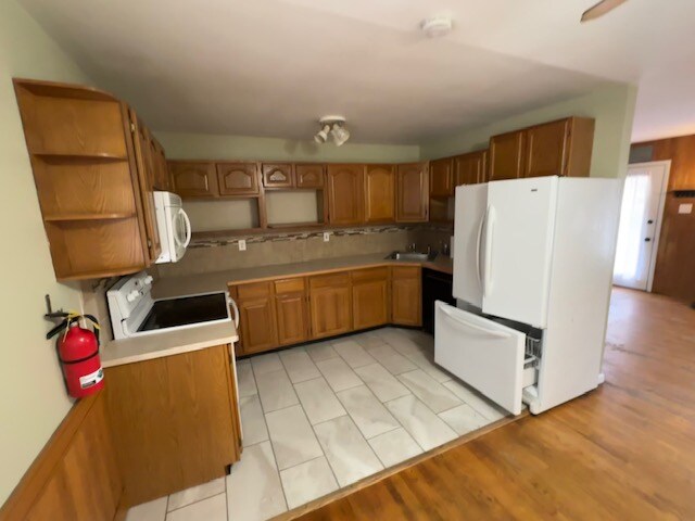 Building Photo - 37 Thorn Ave