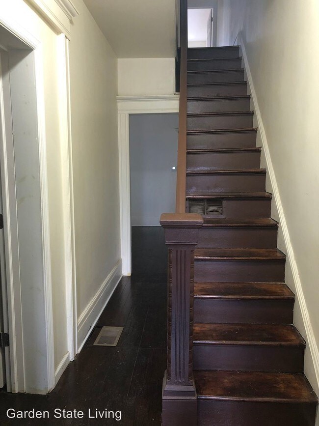 Building Photo - 4 br, 1 bath House - 272 Snyder Street