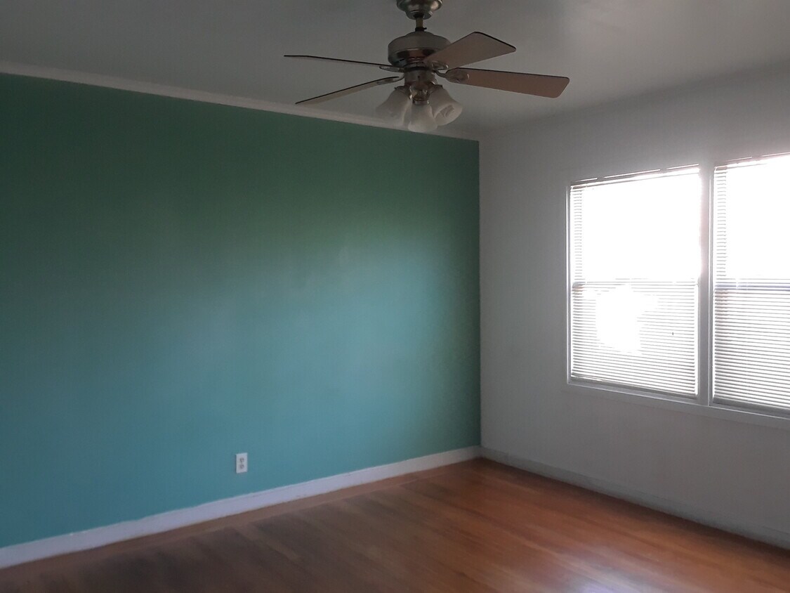 Primary Photo - 2056 Pulgas Ave