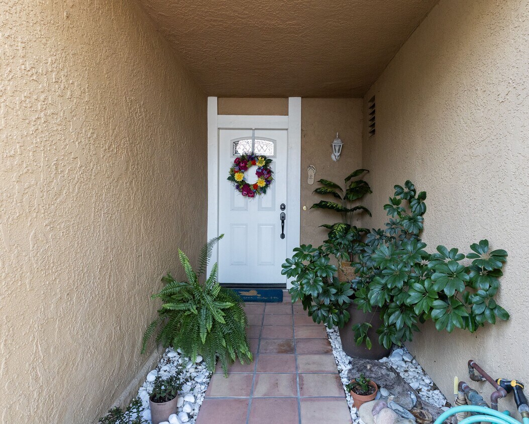 Foto principal - 23408 Highcrest Rd