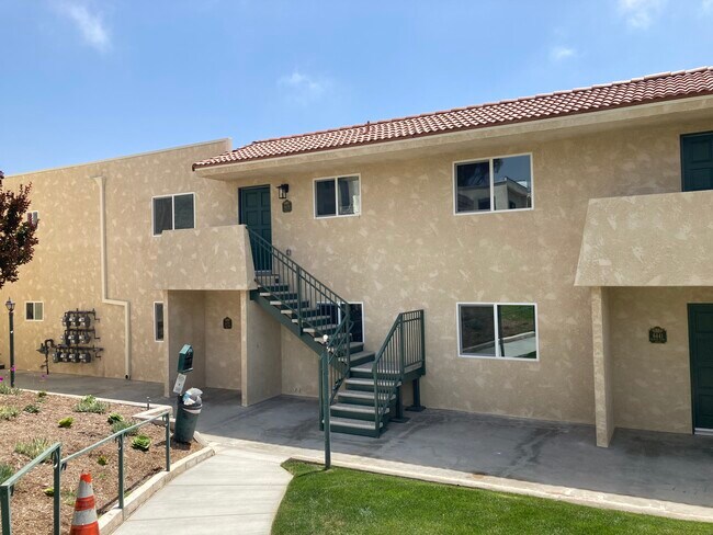 Building Photo - 6439 Kanan Dume Rd