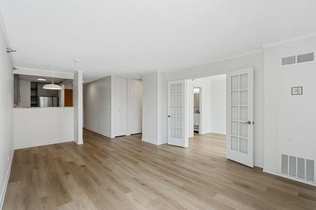 Building Photo - 1 bedroom in Chicago IL 60610