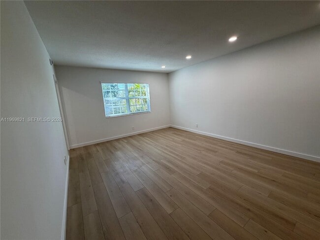 Foto del edificio - 2426 SE 17th St