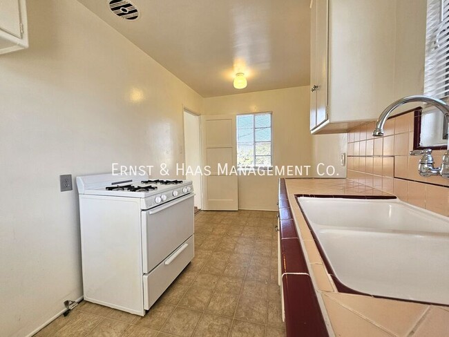 Foto del edificio - 1027 E 7th St