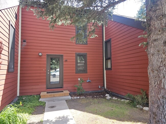 Foto del edificio - 1040 Smith Ln