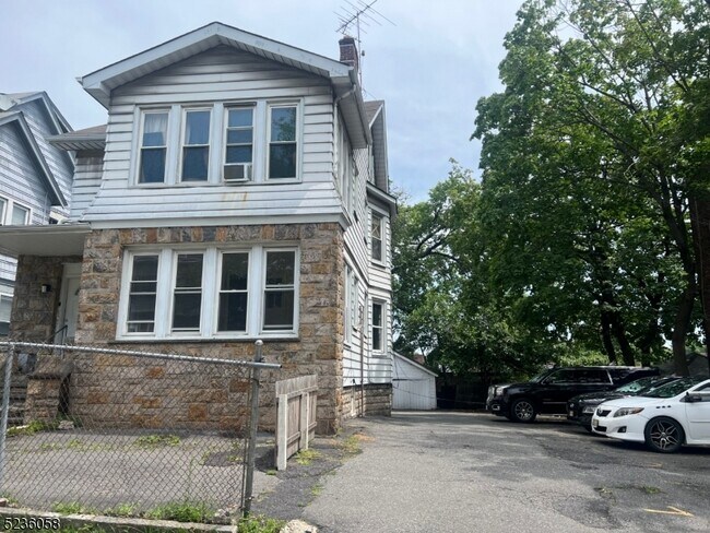 Building Photo - 90 Arsdale Terrace