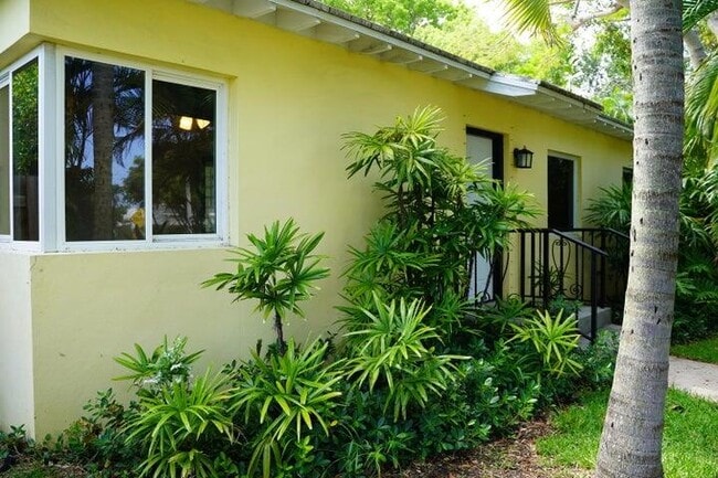 Building Photo - 5215 N Flagler Dr