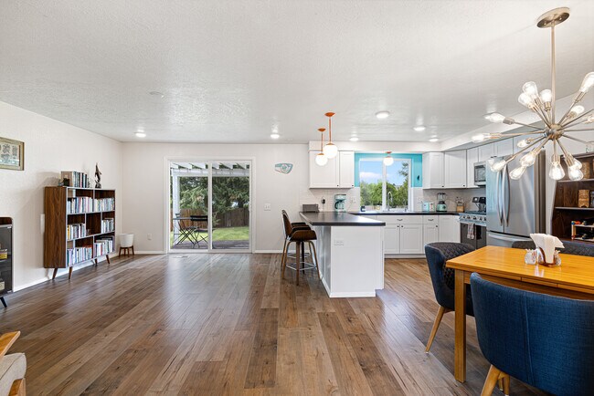 Building Photo - 10730 Seneca Dr