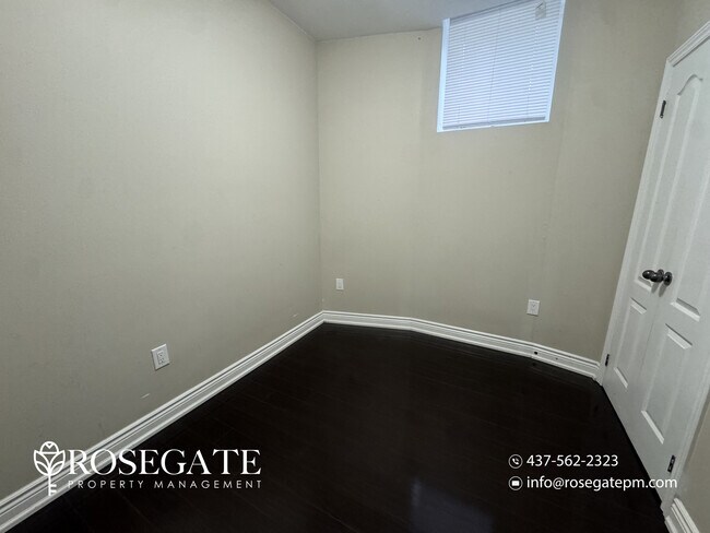 Photo du bâtiment - Pet-Friendly 1 Bedroom + Den Corner Condo with Parking & Locker – North York