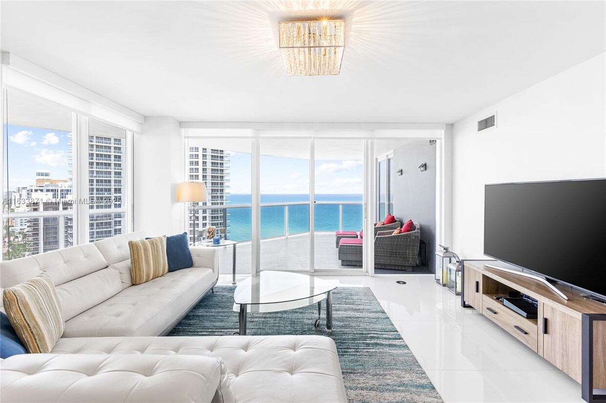 Foto principal - 6301 Collins Ave