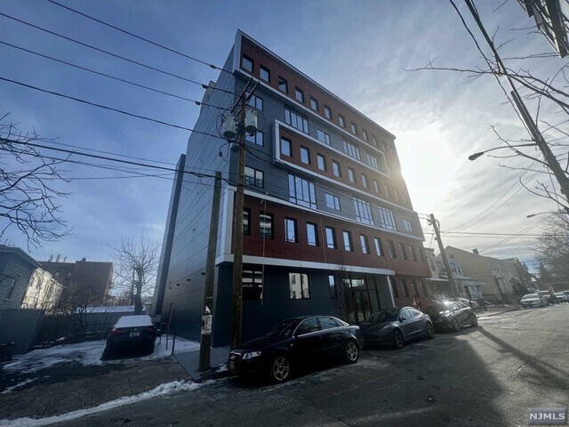 Foto del edificio - 100 Tuers Ave