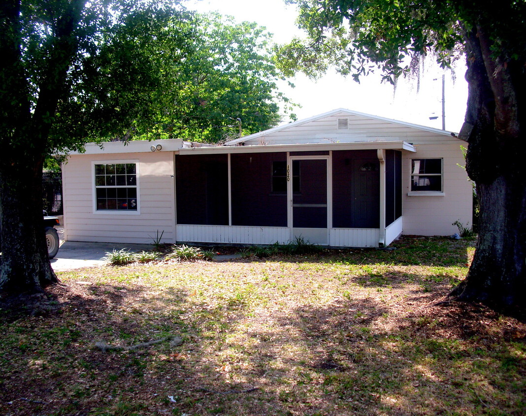 Primary Photo - Great Location for This 4BR/1BA Lakeland H...