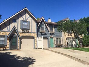 Building Photo - 3011 Bainbridge Cir