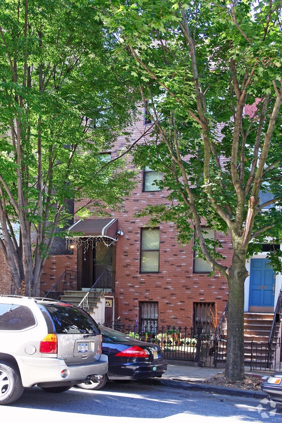 Building Photo - 250 12th St