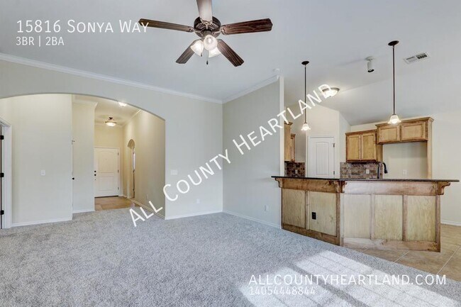 Foto del edificio - 15816 Sonya Way