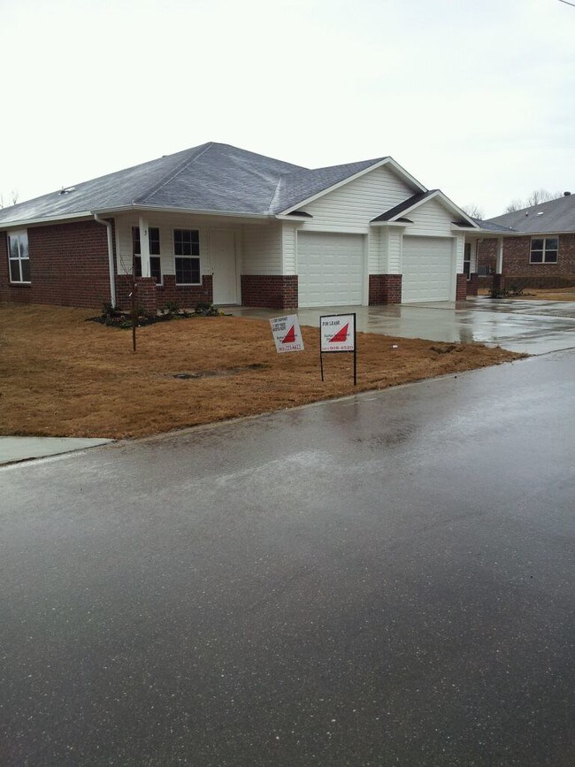 Kelly's Cove Apartments in Nash, TX