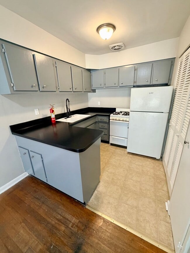 Building Photo - 1568 Alexandria Dr