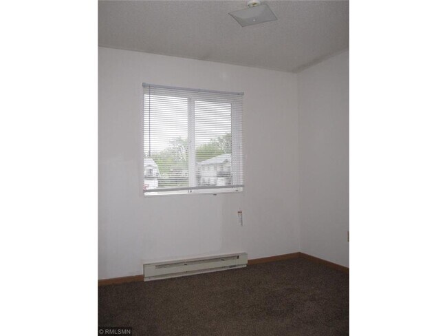 Building Photo - 580 Spring St