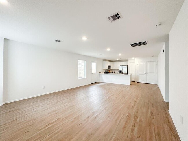 Building Photo - 1480 Las Cuevas Dr