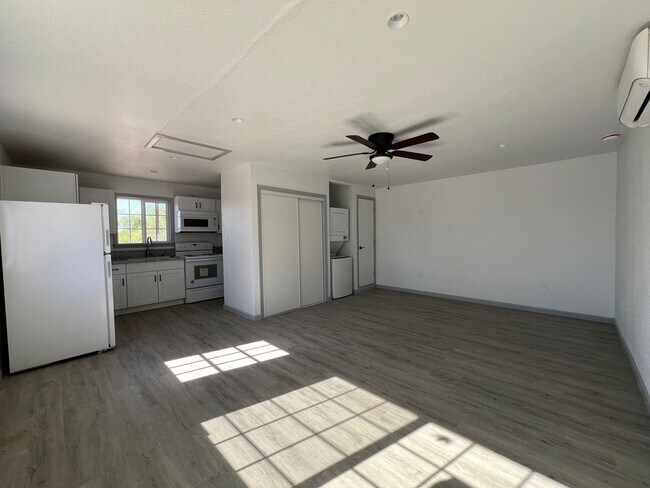 Building Photo - P042