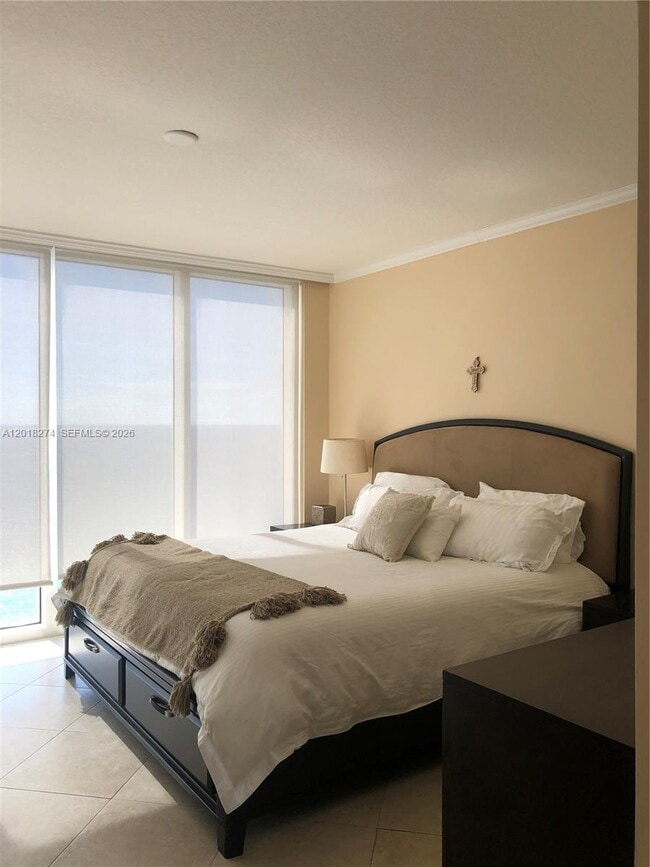 Foto del edificio - 16699 Collins Ave