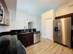 Building Photo - 6944 SW 39th St
