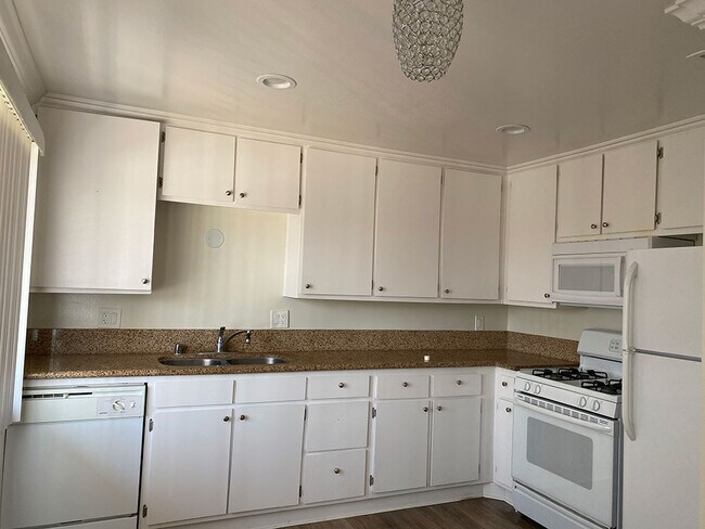 Foto del edificio - 113 N Grand Oaks Ave