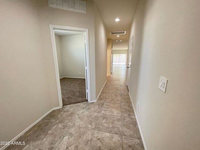 Foto del edificio - Newer 3 Bed/2Bath never in Crestfield Mano...
