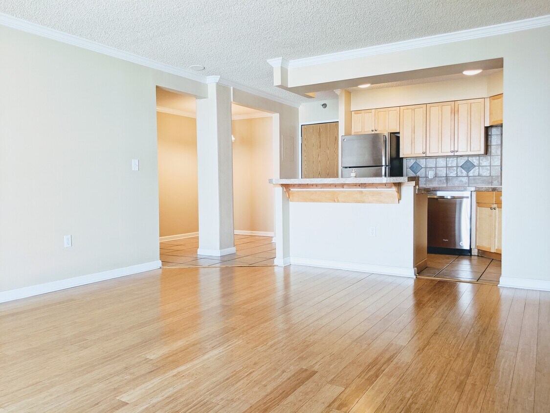 Primary Photo - 1301 Speer Blvd