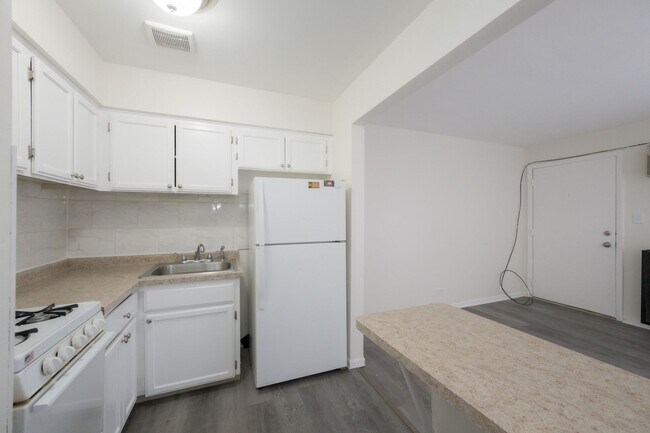 Foto del edificio - 15311-16 Knox Ave-