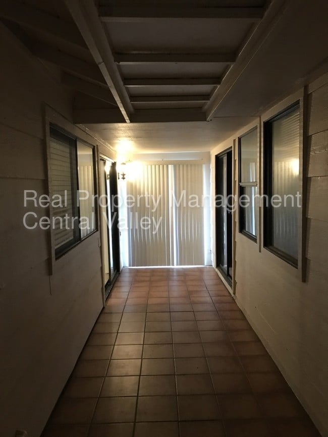 Building Photo - 9163 Fitzpatrick Cir
