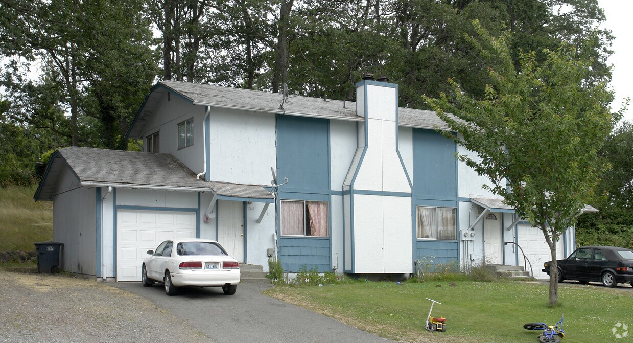 Building Photo - 10615-10617 10th Ave. Ct S