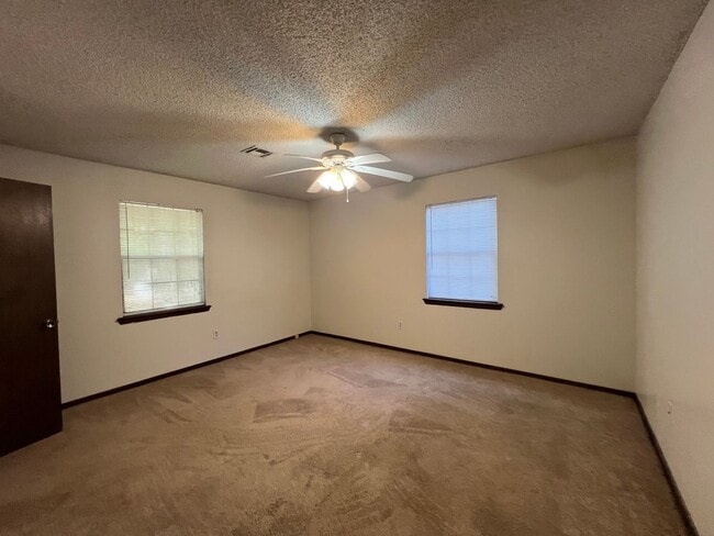 Building Photo - 713 W Delaware St