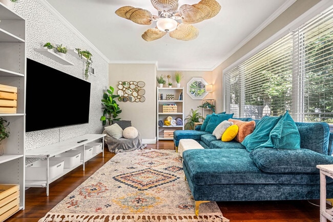 Building Photo - 6 Elwyn Rd